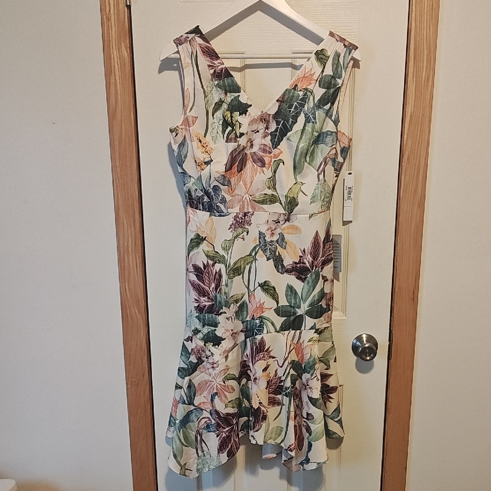Maggy London Cream and Green Sleeveless V-Neck Sundress